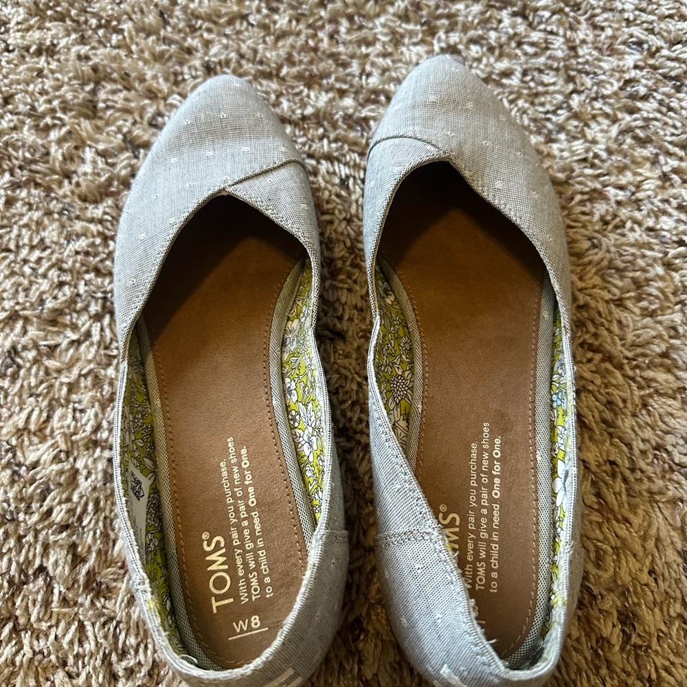 TOMS Women's Light Gray Loafers